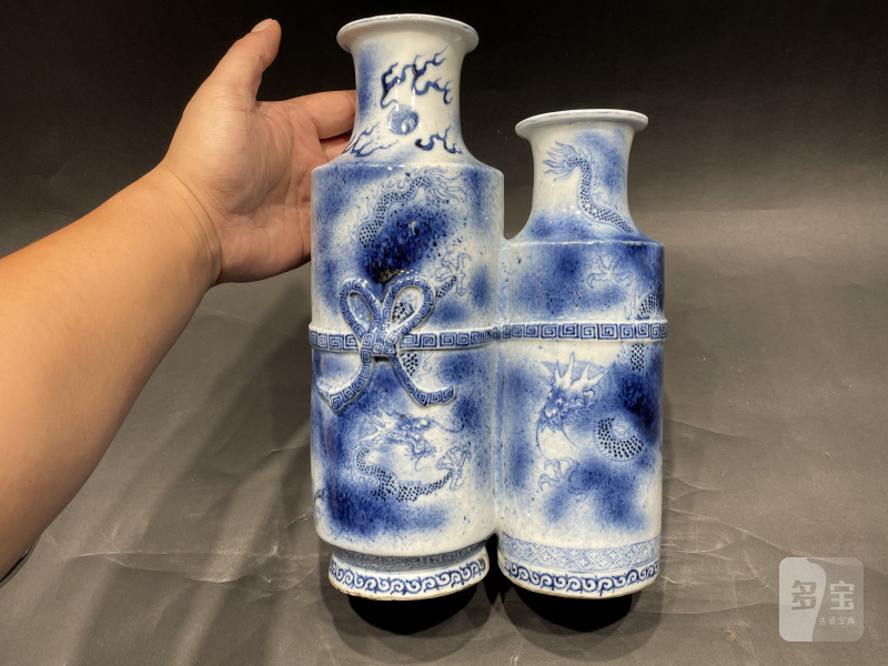 清中期 唐英风格青花云龙纹双联瓶（带木座） - 图2